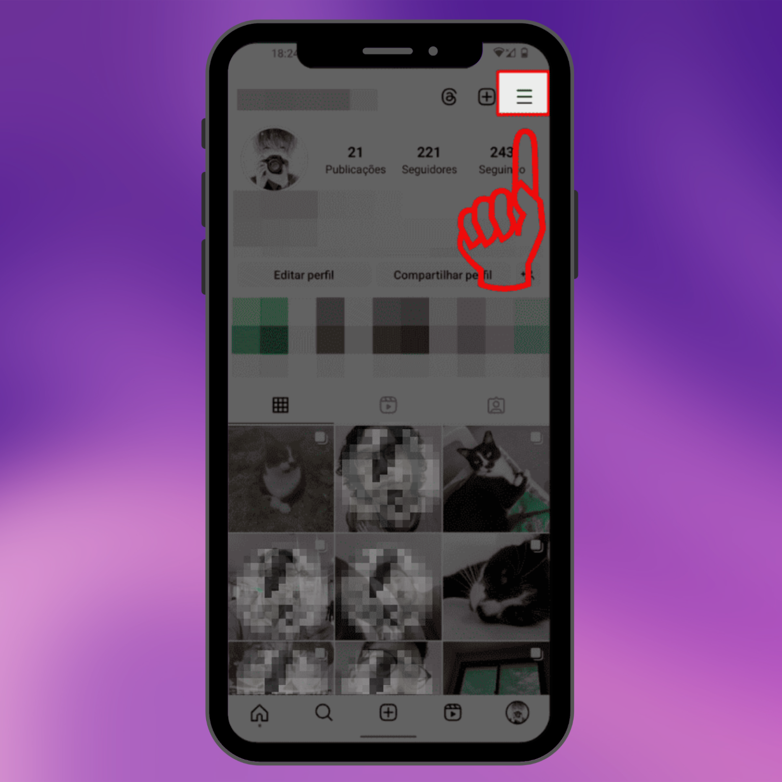 Captura de tela de um perfil do Instagram em um smartphone. A imagem mostra o perfil de um usuário (com a foto e as informações desfocadas), com 21 publicações, 221 seguidores e 243 seguindo. Um contorno vermelho com um dedo indicativo aponta para o ícone do menu de três barras horizontais (o "menu hambúrguer") no canto superior direito da tela, que é o ponto de acesso para as configurações, incluindo a opção do modo silencioso.